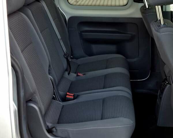 Серый Фольксваген Кадди, объемом двигателя 1.6 л и пробегом 248 тыс. км за 13700 $, фото 70 на Automoto.ua