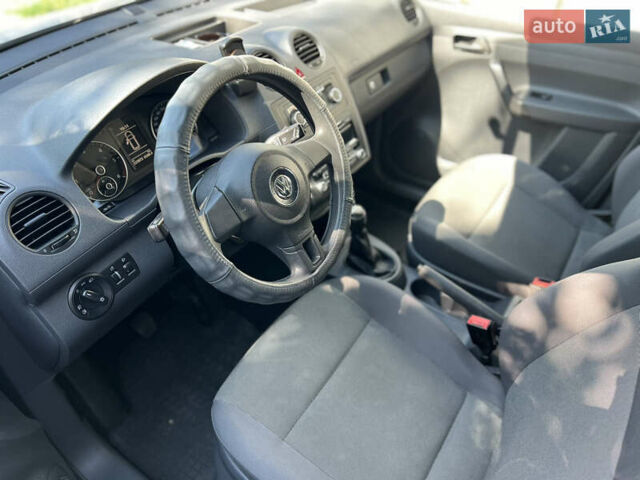 Серый Фольксваген Кадди, объемом двигателя 1.6 л и пробегом 222 тыс. км за 10000 $, фото 13 на Automoto.ua