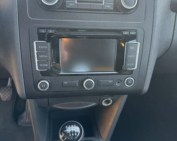 Серый Фольксваген Кадди, объемом двигателя 2 л и пробегом 251 тыс. км за 13200 $, фото 18 на Automoto.ua