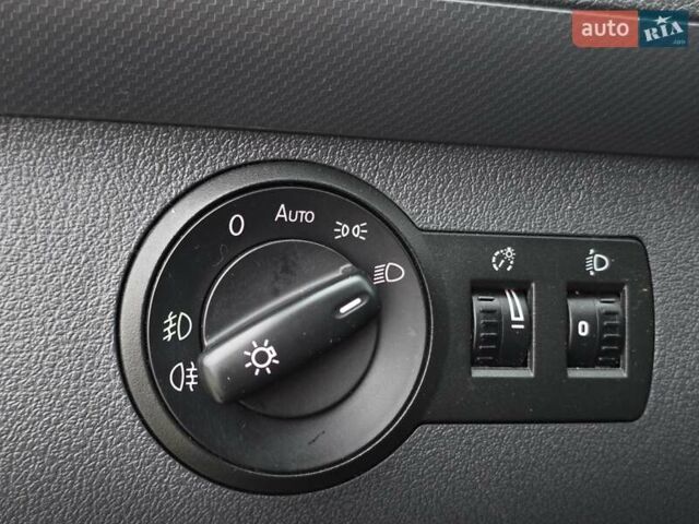 Серый Фольксваген Кадди, объемом двигателя 1.6 л и пробегом 205 тыс. км за 11200 $, фото 26 на Automoto.ua