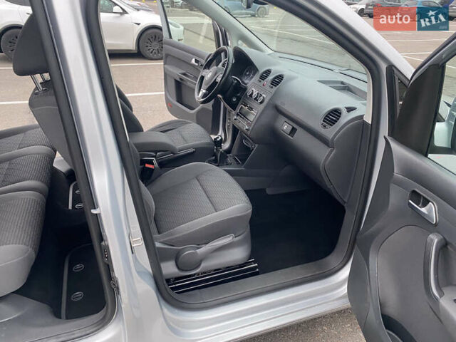 Серый Фольксваген Кадди, объемом двигателя 1.6 л и пробегом 296 тыс. км за 12300 $, фото 22 на Automoto.ua