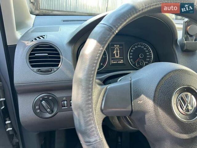 Серый Фольксваген Кадди, объемом двигателя 1.6 л и пробегом 222 тыс. км за 10000 $, фото 12 на Automoto.ua