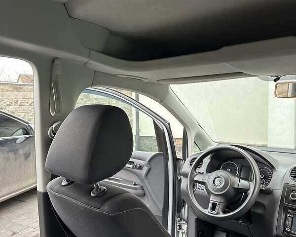 Сірий Фольксваген Кадді, об'ємом двигуна 1.6 л та пробігом 277 тис. км за 12500 $, фото 43 на Automoto.ua