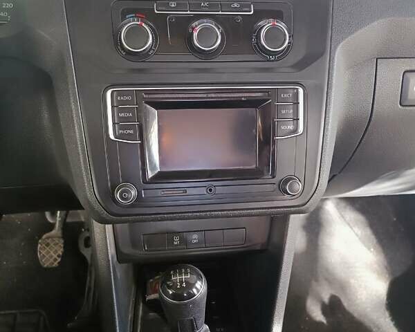 Серый Фольксваген Кадди, объемом двигателя 1.97 л и пробегом 260 тыс. км за 15000 $, фото 16 на Automoto.ua