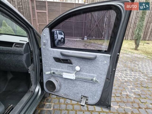 Серый Фольксваген Кадди, объемом двигателя 2 л и пробегом 215 тыс. км за 20000 $, фото 16 на Automoto.ua