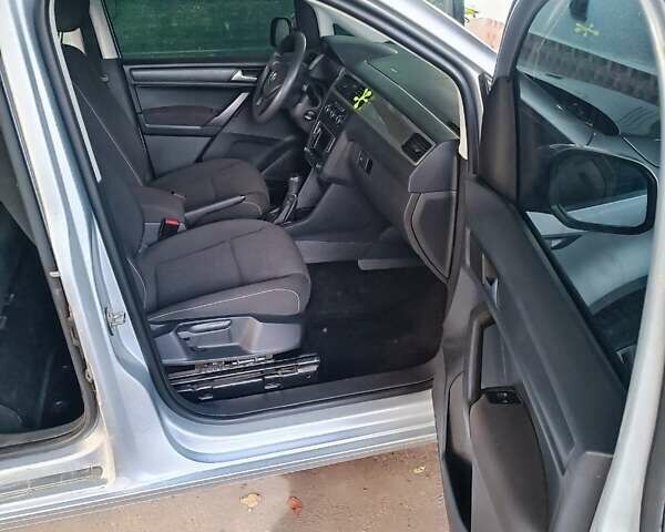 Серый Фольксваген Кадди, объемом двигателя 1.97 л и пробегом 260 тыс. км за 15000 $, фото 9 на Automoto.ua