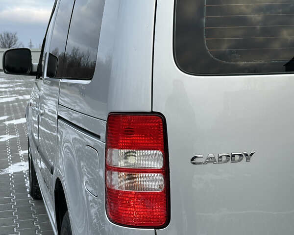 Сірий Фольксваген Кадді, об'ємом двигуна 1.6 л та пробігом 220 тис. км за 13200 $, фото 7 на Automoto.ua