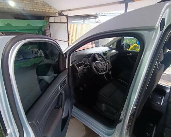 Серый Фольксваген Кадди, объемом двигателя 1.97 л и пробегом 260 тыс. км за 15000 $, фото 8 на Automoto.ua