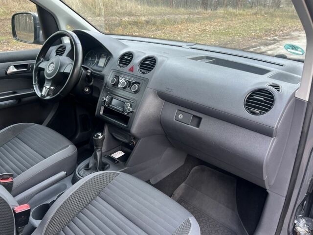 Серый Фольксваген Кадди, объемом двигателя 1.6 л и пробегом 196 тыс. км за 11300 $, фото 8 на Automoto.ua