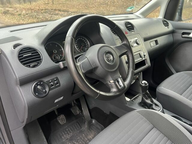 Серый Фольксваген Кадди, объемом двигателя 1.6 л и пробегом 196 тыс. км за 11300 $, фото 7 на Automoto.ua