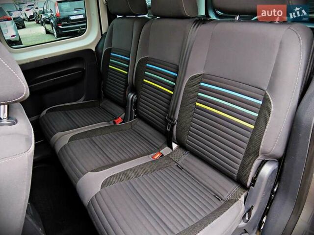 Серый Фольксваген Кадди, объемом двигателя 1.6 л и пробегом 195 тыс. км за 11500 $, фото 14 на Automoto.ua