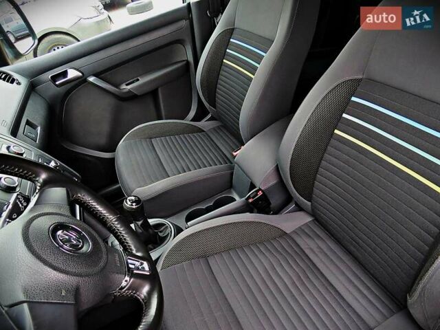 Серый Фольксваген Кадди, объемом двигателя 1.6 л и пробегом 195 тыс. км за 11500 $, фото 7 на Automoto.ua