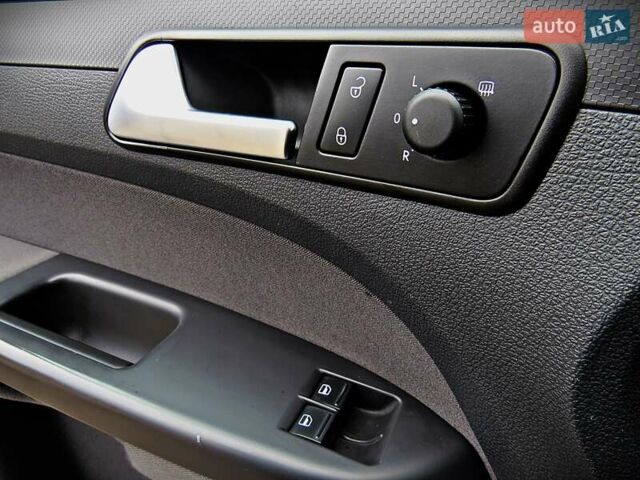 Серый Фольксваген Кадди, объемом двигателя 1.6 л и пробегом 195 тыс. км за 11500 $, фото 6 на Automoto.ua