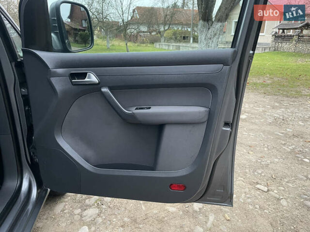 Серый Фольксваген Кадди, объемом двигателя 1.6 л и пробегом 243 тыс. км за 11950 $, фото 32 на Automoto.ua