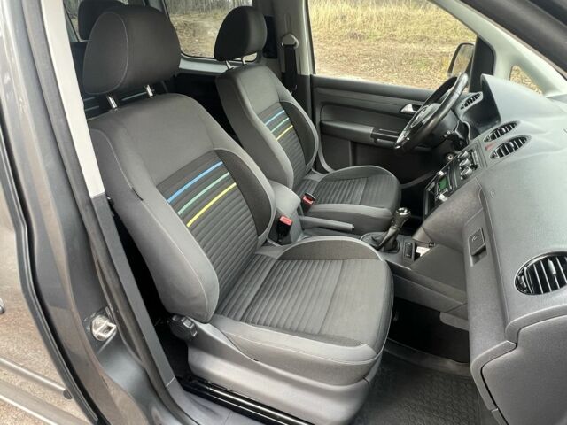 Серый Фольксваген Кадди, объемом двигателя 1.6 л и пробегом 196 тыс. км за 11300 $, фото 14 на Automoto.ua