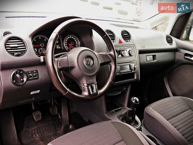 Серый Фольксваген Кадди, объемом двигателя 1.6 л и пробегом 195 тыс. км за 11500 $, фото 5 на Automoto.ua