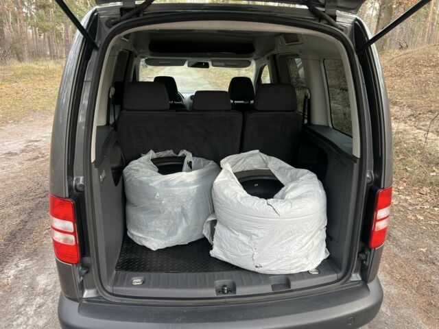 Серый Фольксваген Кадди, объемом двигателя 1.6 л и пробегом 196 тыс. км за 11300 $, фото 17 на Automoto.ua