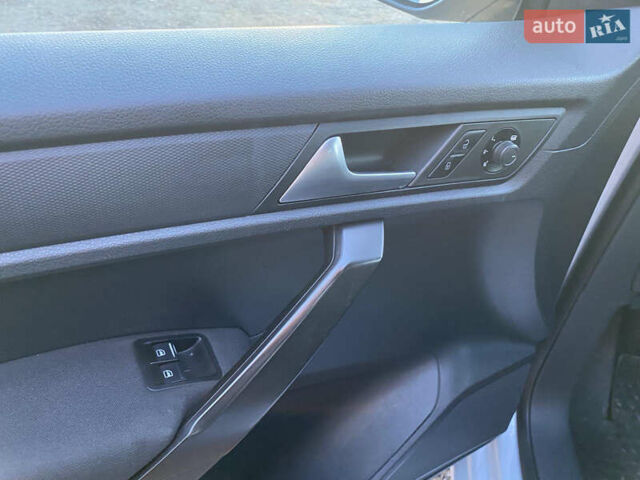 Серый Фольксваген Кадди, объемом двигателя 2 л и пробегом 214 тыс. км за 15700 $, фото 23 на Automoto.ua