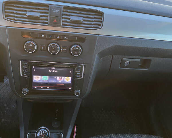 Серый Фольксваген Кадди, объемом двигателя 2 л и пробегом 214 тыс. км за 15700 $, фото 24 на Automoto.ua