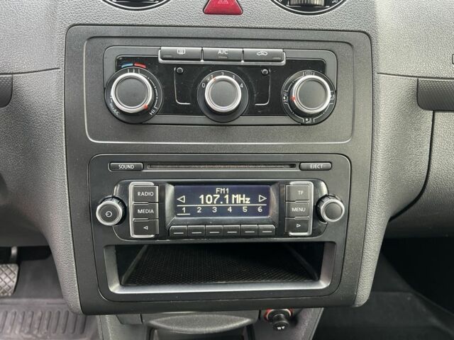 Серый Фольксваген Кадди, объемом двигателя 1.6 л и пробегом 196 тыс. км за 11300 $, фото 9 на Automoto.ua