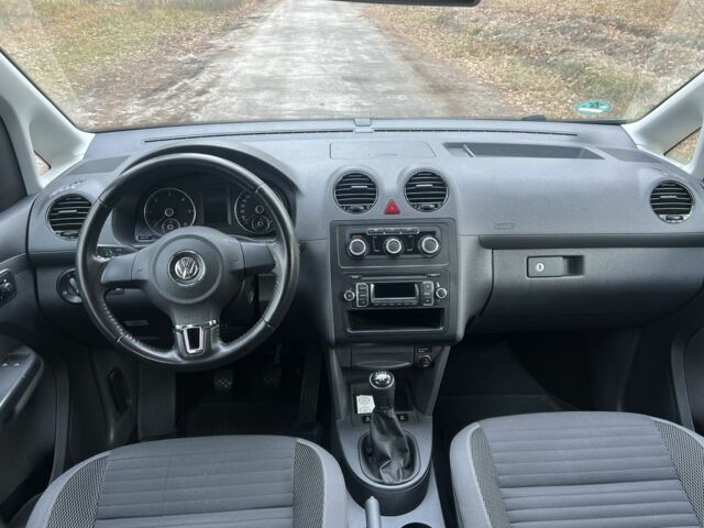 Серый Фольксваген Кадди, объемом двигателя 1.6 л и пробегом 196 тыс. км за 11300 $, фото 6 на Automoto.ua