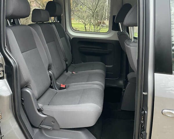 Серый Фольксваген Кадди, объемом двигателя 1.6 л и пробегом 243 тыс. км за 11950 $, фото 22 на Automoto.ua