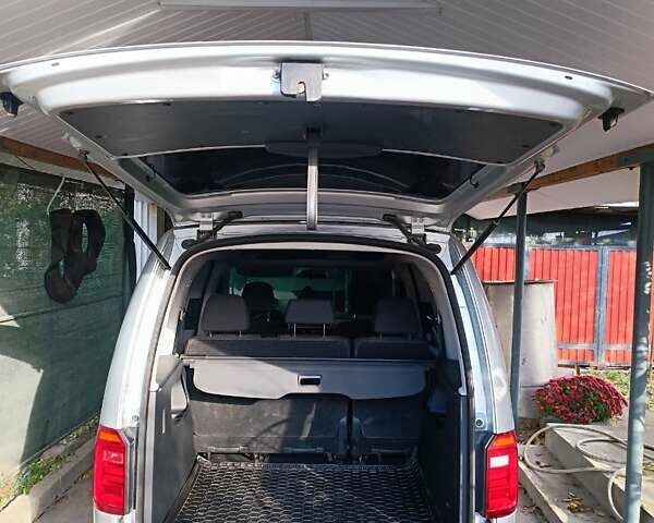 Серый Фольксваген Кадди, объемом двигателя 1.97 л и пробегом 260 тыс. км за 15000 $, фото 4 на Automoto.ua