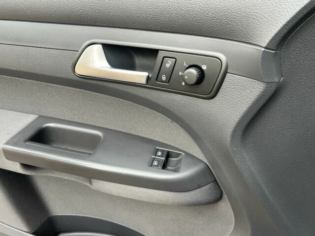 Серый Фольксваген Кадди, объемом двигателя 1.6 л и пробегом 196 тыс. км за 11300 $, фото 10 на Automoto.ua