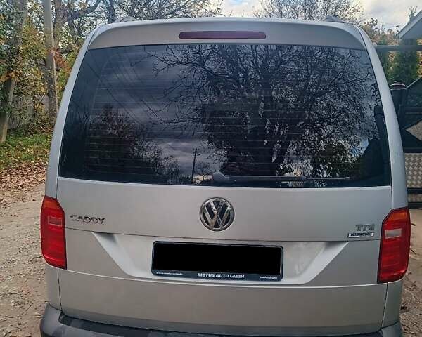 Серый Фольксваген Кадди, объемом двигателя 1.97 л и пробегом 260 тыс. км за 15000 $, фото 2 на Automoto.ua