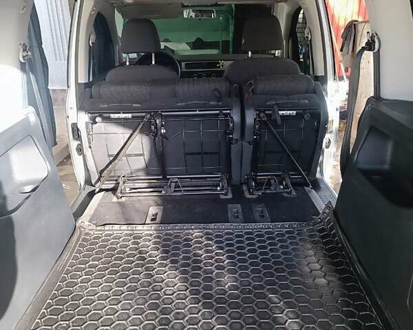 Серый Фольксваген Кадди, объемом двигателя 1.97 л и пробегом 260 тыс. км за 15000 $, фото 12 на Automoto.ua