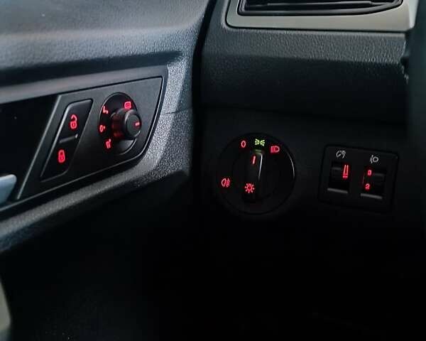 Серый Фольксваген Кадди, объемом двигателя 1.97 л и пробегом 260 тыс. км за 15000 $, фото 22 на Automoto.ua