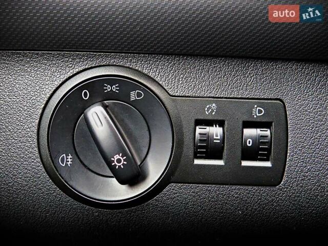 Серый Фольксваген Кадди, объемом двигателя 1.6 л и пробегом 195 тыс. км за 11500 $, фото 9 на Automoto.ua