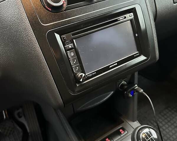 Сірий Фольксваген Кадді, об'ємом двигуна 1.6 л та пробігом 277 тис. км за 12500 $, фото 16 на Automoto.ua