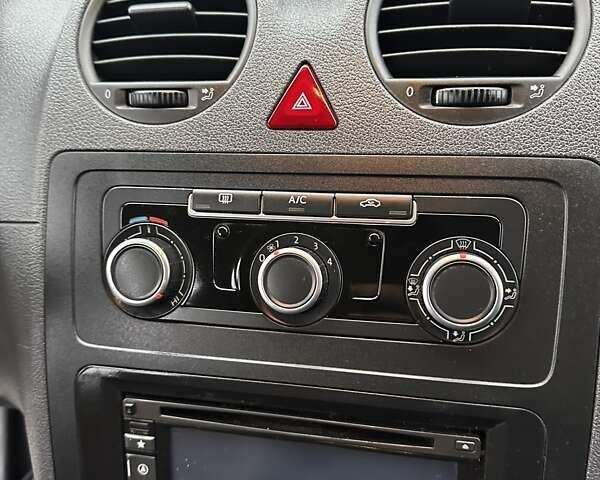 Сірий Фольксваген Кадді, об'ємом двигуна 1.6 л та пробігом 277 тис. км за 12500 $, фото 45 на Automoto.ua