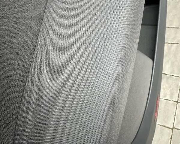 Сірий Фольксваген Кадді, об'ємом двигуна 1.6 л та пробігом 277 тис. км за 12500 $, фото 25 на Automoto.ua