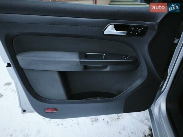 Серый Фольксваген Кадди, объемом двигателя 1.6 л и пробегом 245 тыс. км за 12800 $, фото 21 на Automoto.ua