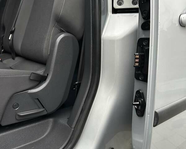 Сірий Фольксваген Кадді, об'ємом двигуна 1.6 л та пробігом 277 тис. км за 12500 $, фото 24 на Automoto.ua