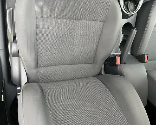 Серый Фольксваген Кадди, объемом двигателя 1.6 л и пробегом 243 тыс. км за 11950 $, фото 28 на Automoto.ua