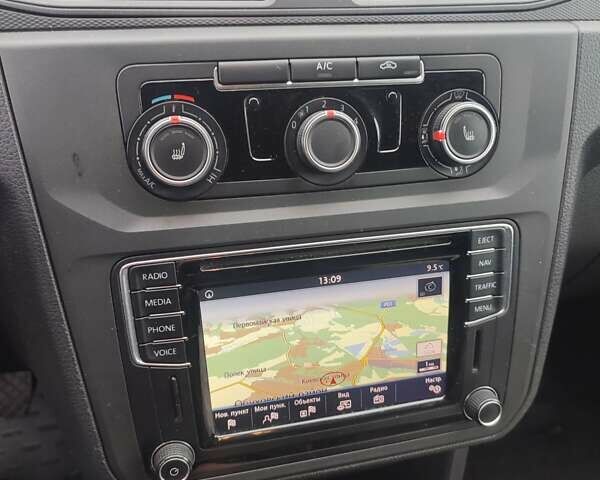 Серый Фольксваген Кадди, объемом двигателя 1.97 л и пробегом 276 тыс. км за 15000 $, фото 6 на Automoto.ua