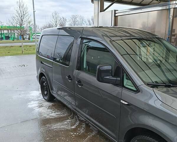 Серый Фольксваген Кадди, объемом двигателя 1.97 л и пробегом 295 тыс. км за 12000 $, фото 1 на Automoto.ua