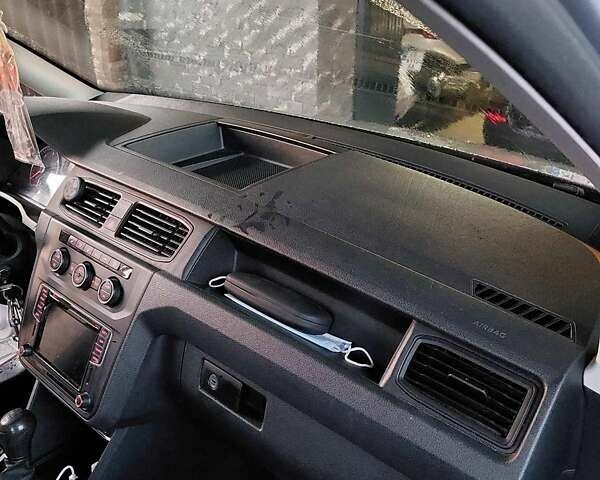 Сірий Фольксваген Кадді, об'ємом двигуна 1.97 л та пробігом 195 тис. км за 13000 $, фото 2 на Automoto.ua