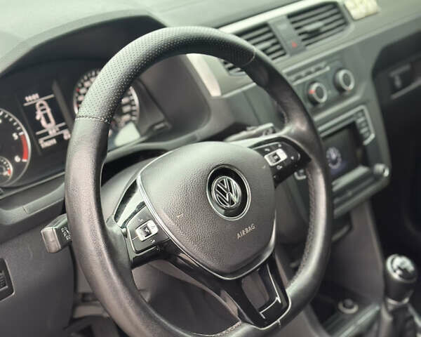 Серый Фольксваген Кадди, объемом двигателя 1.6 л и пробегом 176 тыс. км за 14700 $, фото 12 на Automoto.ua