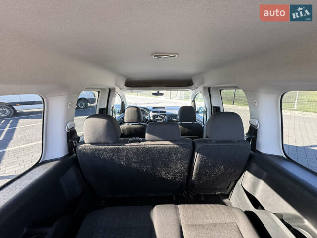 Серый Фольксваген Кадди, объемом двигателя 2 л и пробегом 274 тыс. км за 16300 $, фото 52 на Automoto.ua