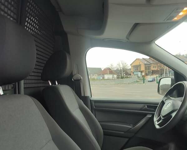 Серый Фольксваген Кадди, объемом двигателя 1.97 л и пробегом 276 тыс. км за 15000 $, фото 2 на Automoto.ua