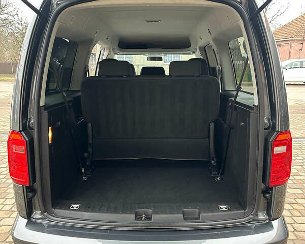 Серый Фольксваген Кадди, объемом двигателя 2 л и пробегом 90 тыс. км за 19999 $, фото 20 на Automoto.ua