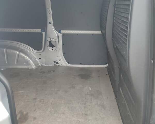 Серый Фольксваген Кадди, объемом двигателя 1.97 л и пробегом 276 тыс. км за 15000 $, фото 11 на Automoto.ua