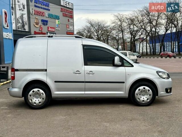 Серый Фольксваген Кадди, объемом двигателя 1.97 л и пробегом 230 тыс. км за 10800 $, фото 3 на Automoto.ua