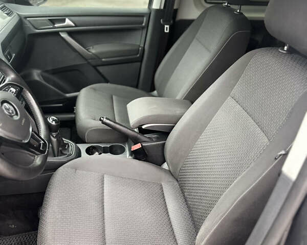 Серый Фольксваген Кадди, объемом двигателя 1.6 л и пробегом 176 тыс. км за 14700 $, фото 11 на Automoto.ua