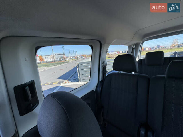 Серый Фольксваген Кадди, объемом двигателя 2 л и пробегом 274 тыс. км за 16300 $, фото 49 на Automoto.ua