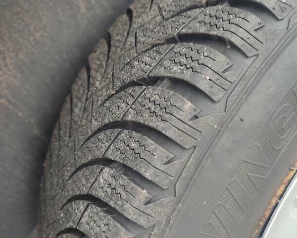 Серый Фольксваген Кадди, объемом двигателя 1.97 л и пробегом 276 тыс. км за 15000 $, фото 16 на Automoto.ua